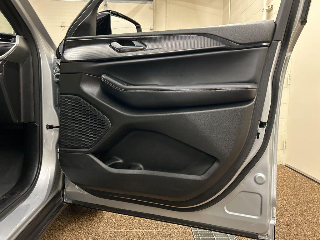 used 2025 Jeep Grand Cherokee car, priced at $34,500