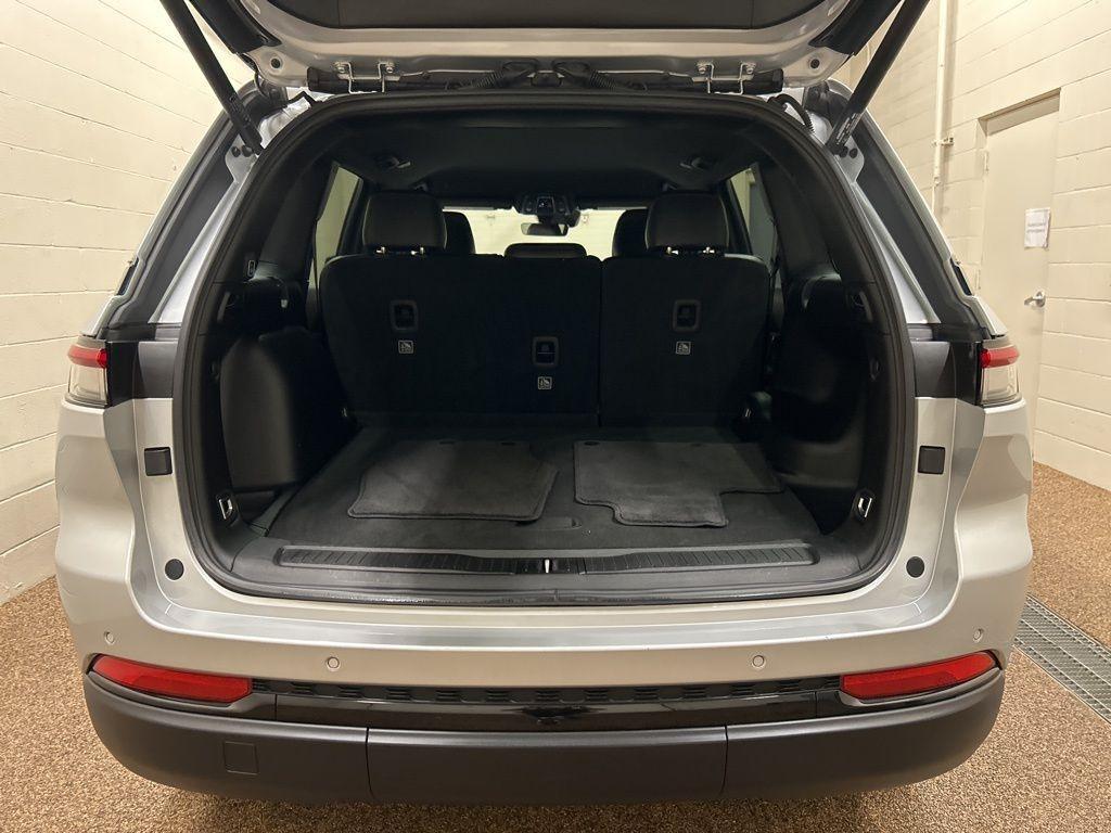 used 2025 Jeep Grand Cherokee car, priced at $34,500