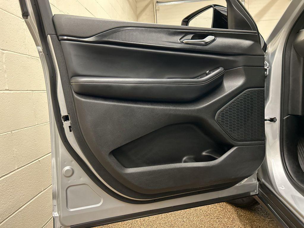 used 2025 Jeep Grand Cherokee car, priced at $34,500