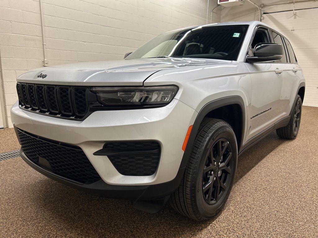 used 2025 Jeep Grand Cherokee car, priced at $34,500