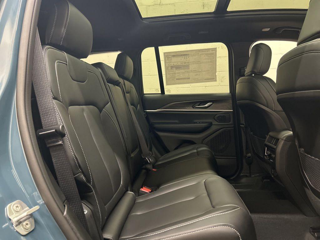 new 2026 Jeep Grand Cherokee car, priced at $47,051