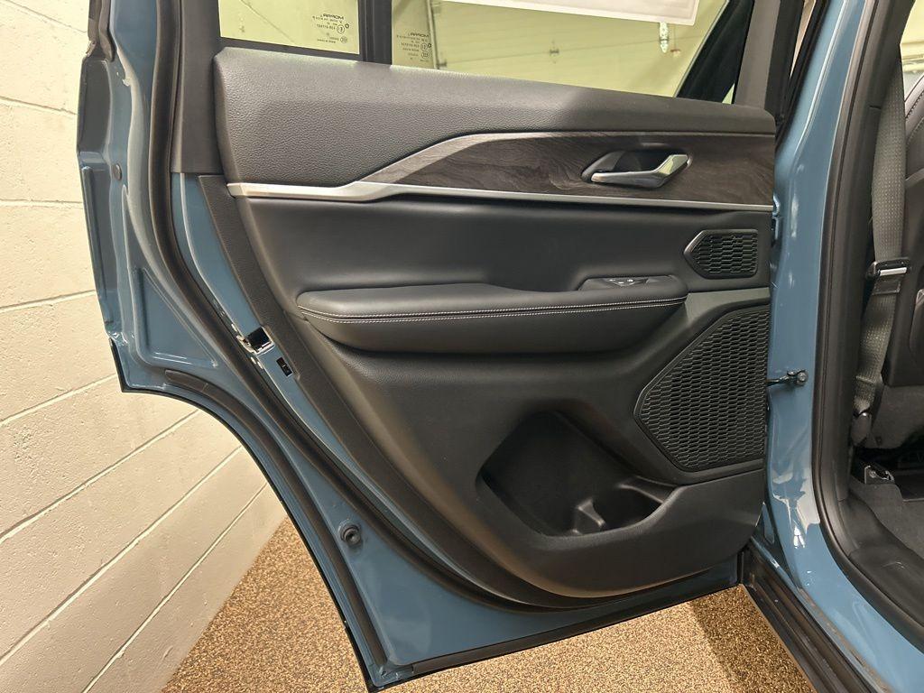 new 2026 Jeep Grand Cherokee car, priced at $47,051
