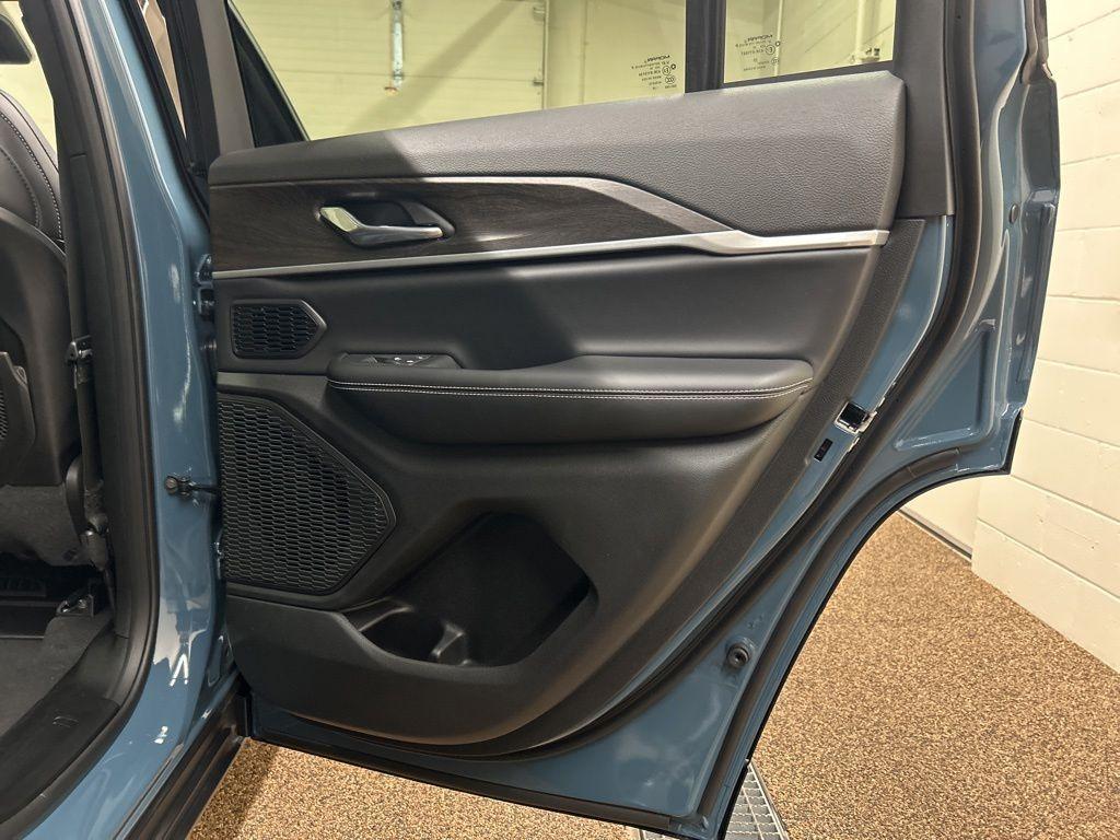new 2026 Jeep Grand Cherokee car, priced at $47,051