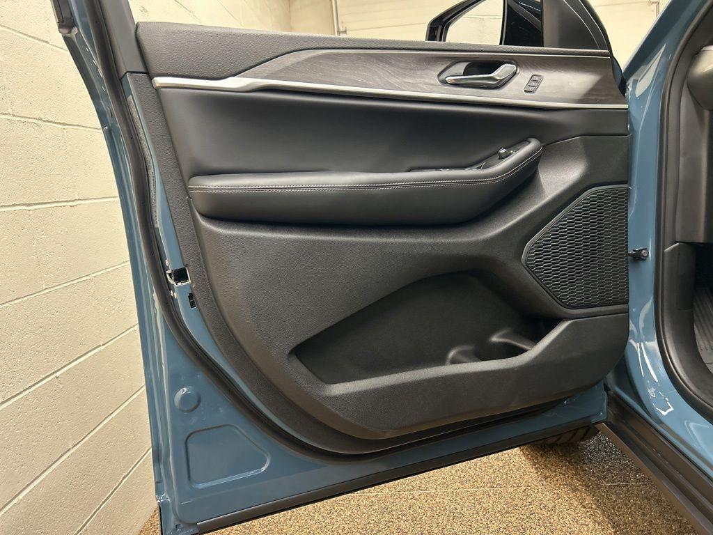 new 2026 Jeep Grand Cherokee car, priced at $47,051