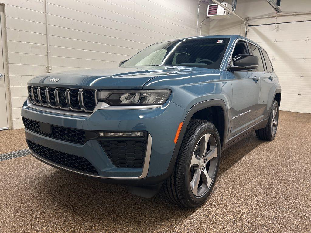 new 2026 Jeep Grand Cherokee car, priced at $47,051