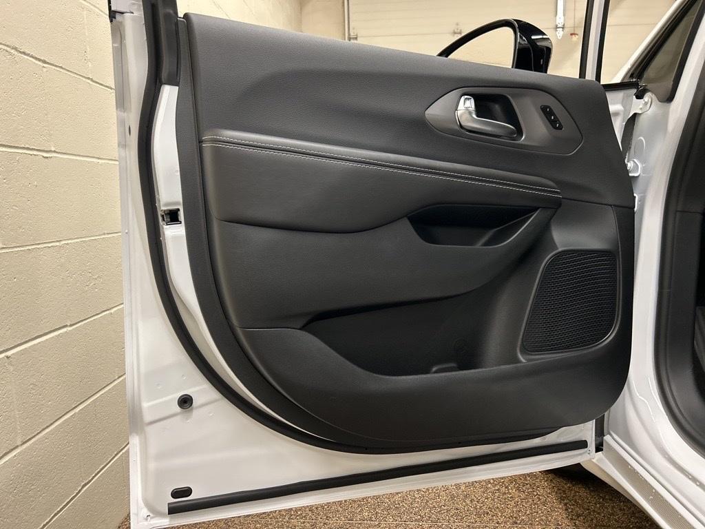 new 2026 Chrysler Pacifica car, priced at $44,365