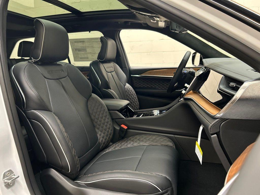 new 2026 Jeep Grand Cherokee car, priced at $59,013