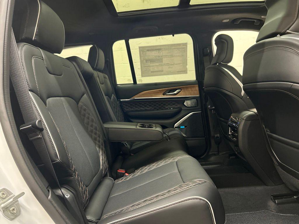 new 2026 Jeep Grand Cherokee car, priced at $59,013