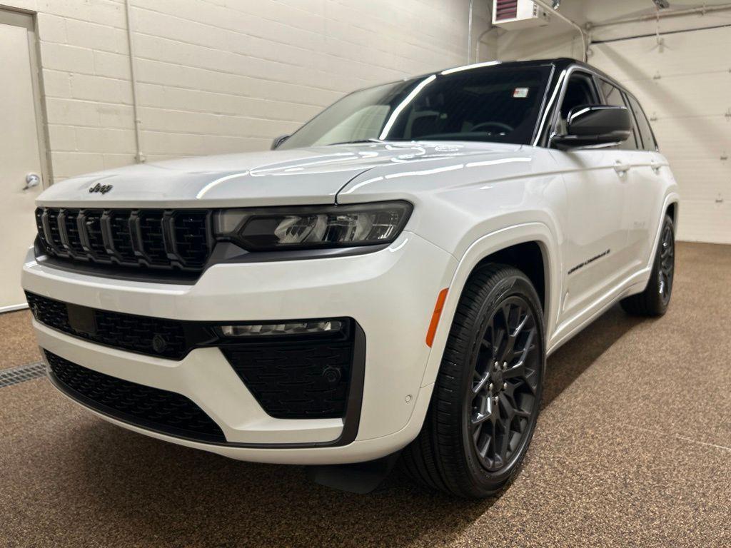 new 2026 Jeep Grand Cherokee car, priced at $59,013