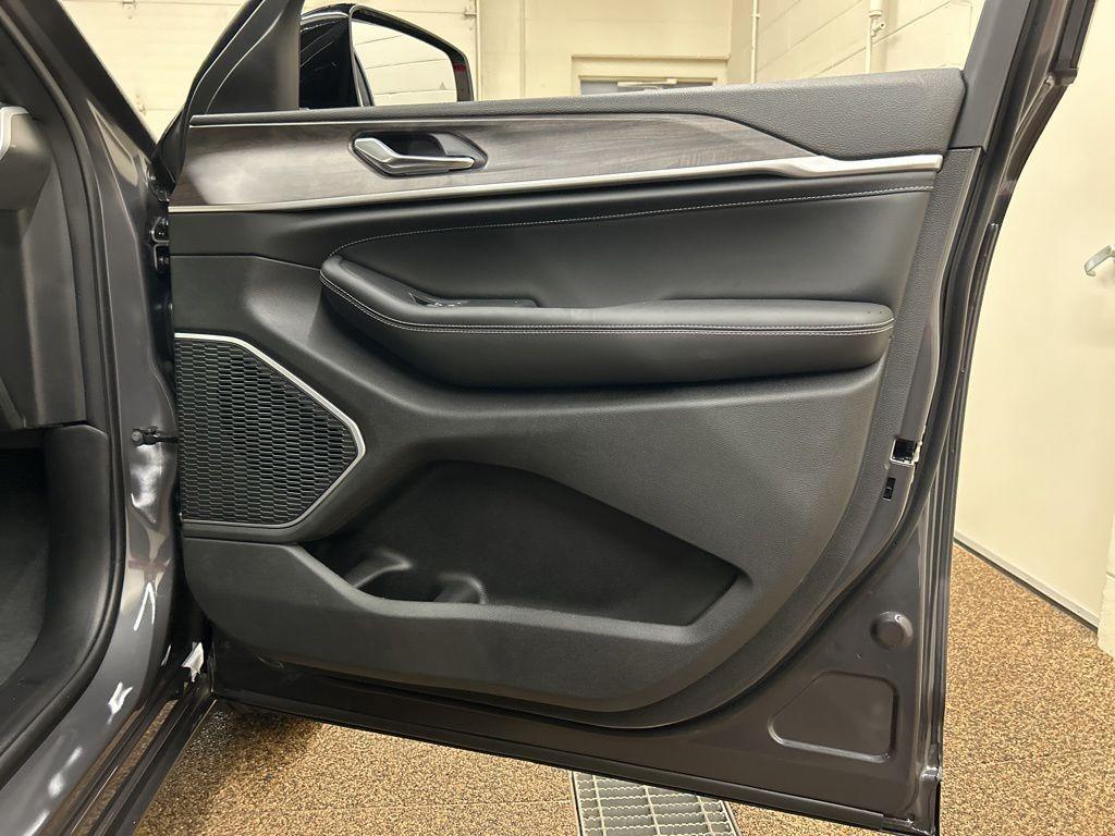 new 2026 Jeep Grand Cherokee car, priced at $51,187