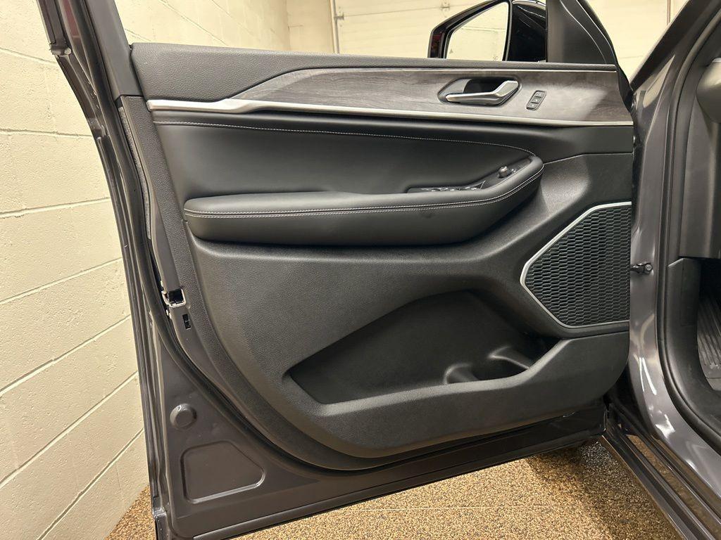 new 2026 Jeep Grand Cherokee car, priced at $51,187