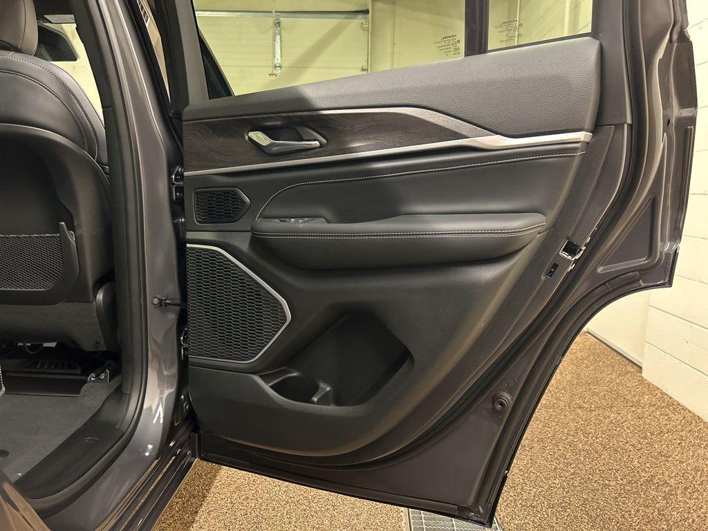 new 2026 Jeep Grand Cherokee car, priced at $51,187