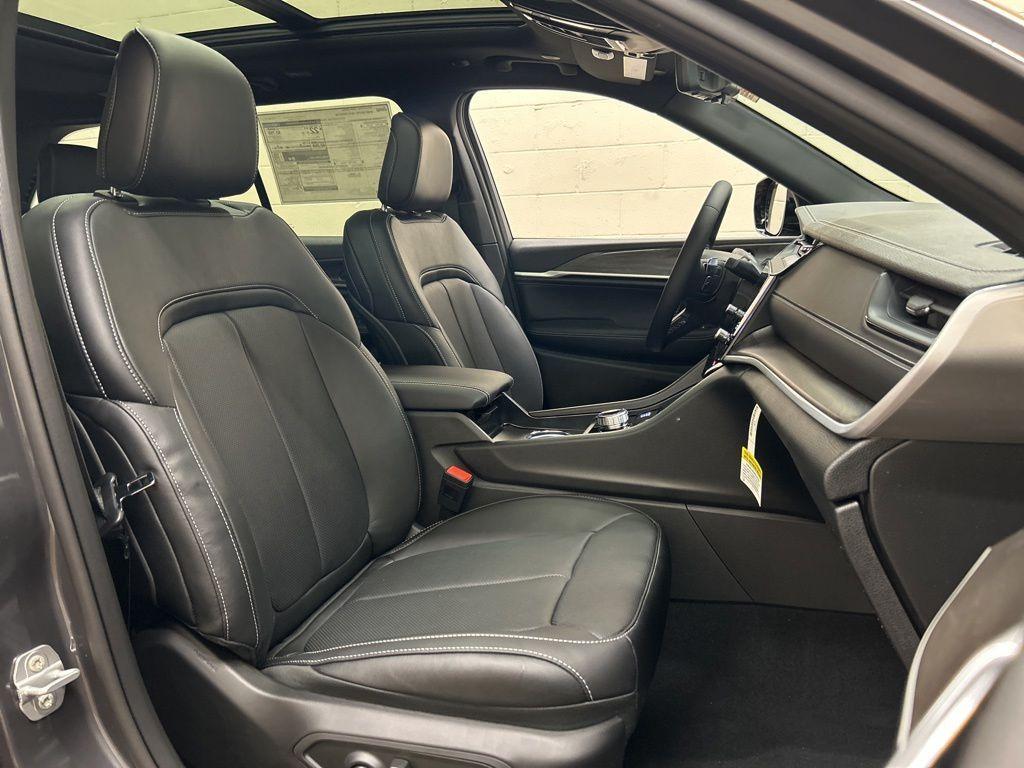 new 2026 Jeep Grand Cherokee car, priced at $51,187