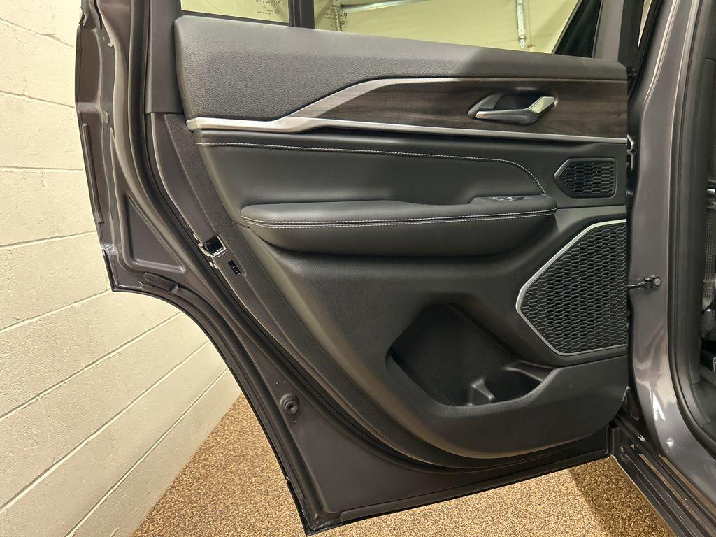 new 2026 Jeep Grand Cherokee car, priced at $51,187