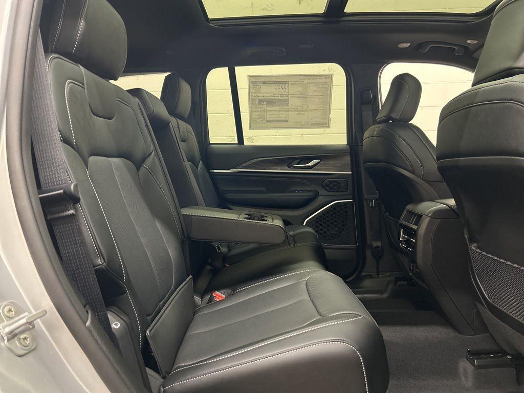 new 2026 Jeep Grand Cherokee car, priced at $49,687
