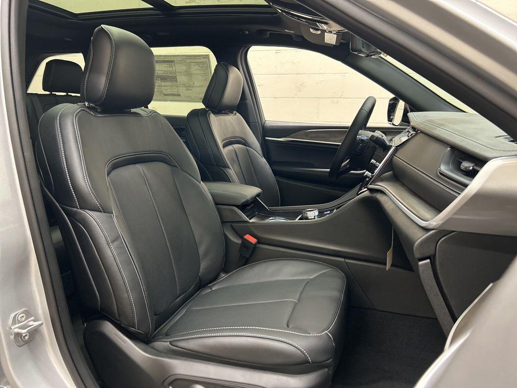 new 2026 Jeep Grand Cherokee car, priced at $49,687
