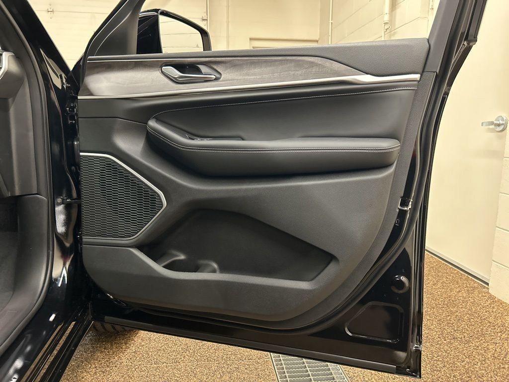 new 2026 Jeep Grand Cherokee car, priced at $51,187