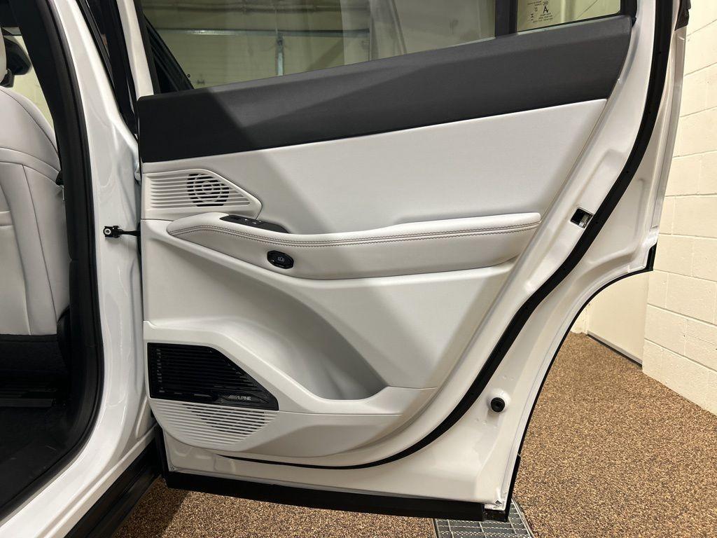 new 2026 Jeep Cherokee car, priced at $43,433