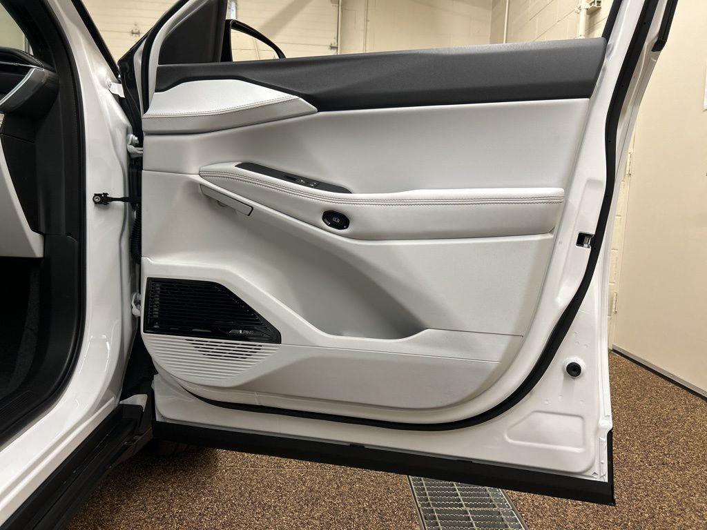 new 2026 Jeep Cherokee car, priced at $43,433