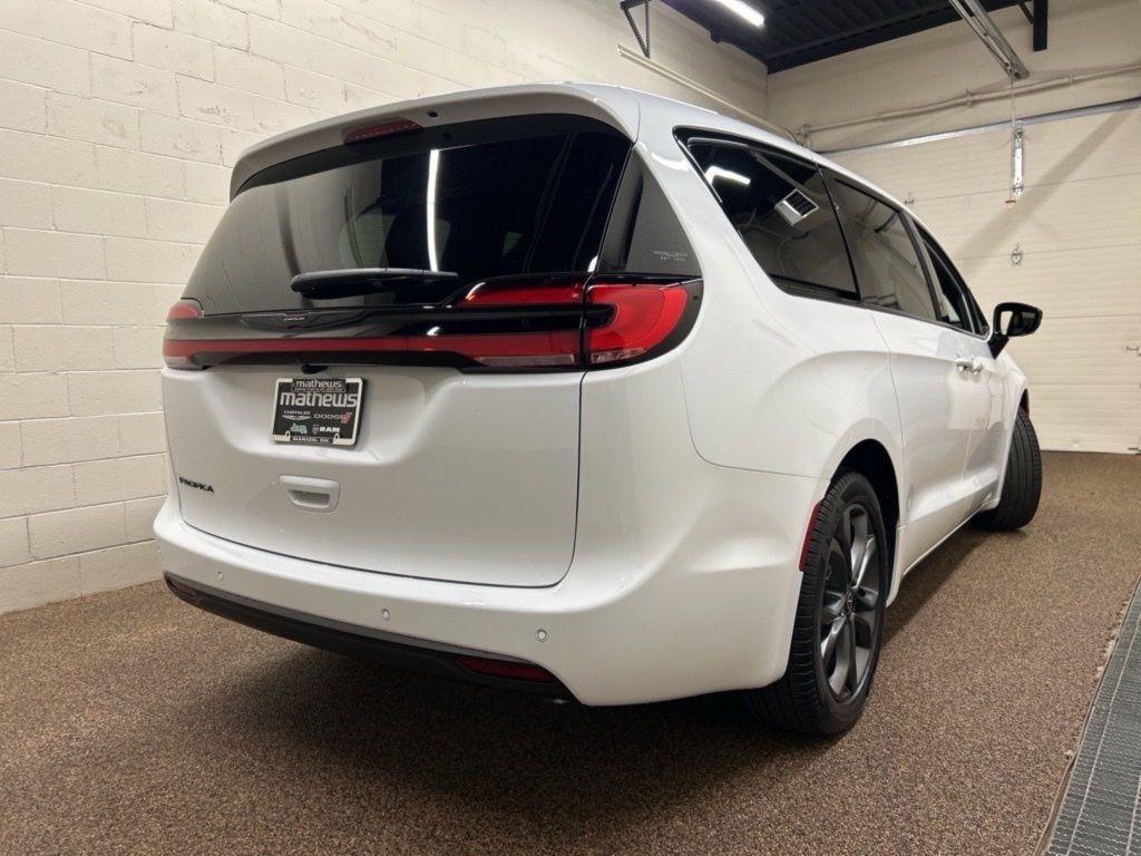 new 2026 Chrysler Pacifica car, priced at $40,389
