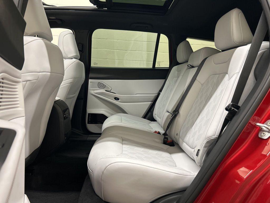 new 2026 Jeep Cherokee car, priced at $43,433