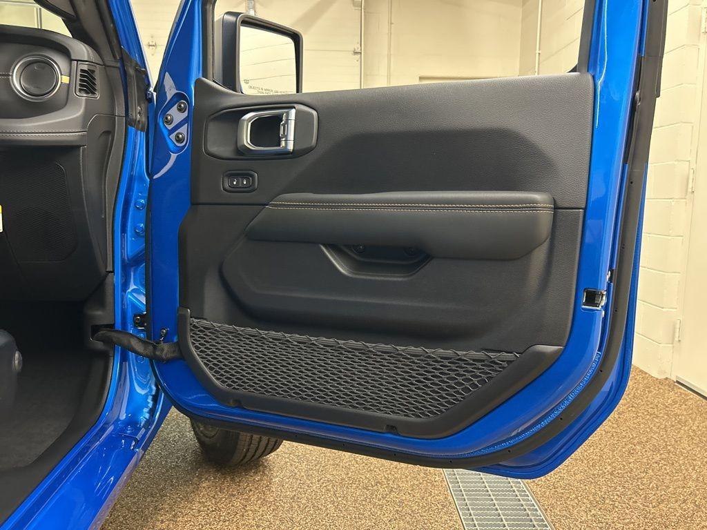 new 2026 Jeep Gladiator car, priced at $47,914