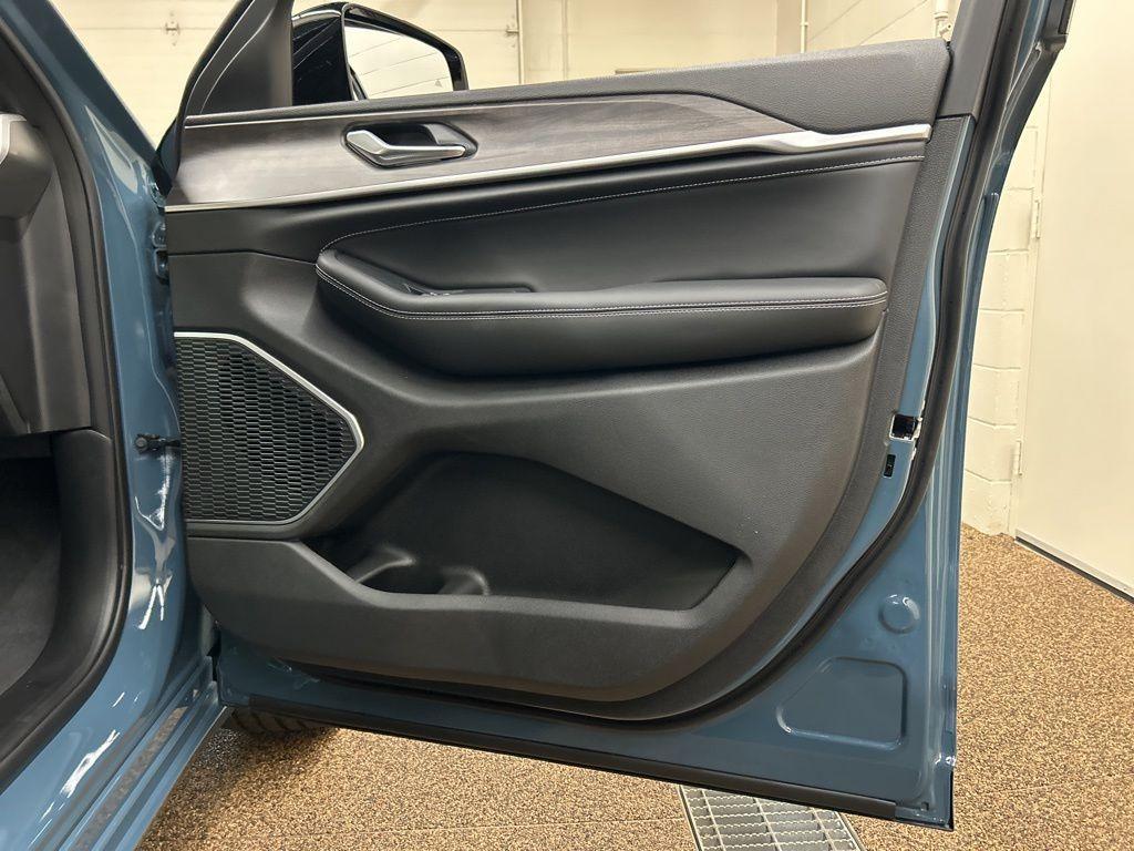 new 2026 Jeep Grand Cherokee car, priced at $50,651