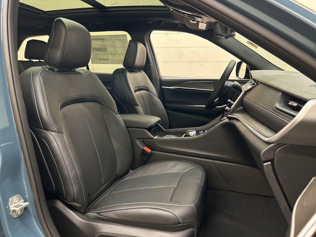 new 2026 Jeep Grand Cherokee car, priced at $50,651