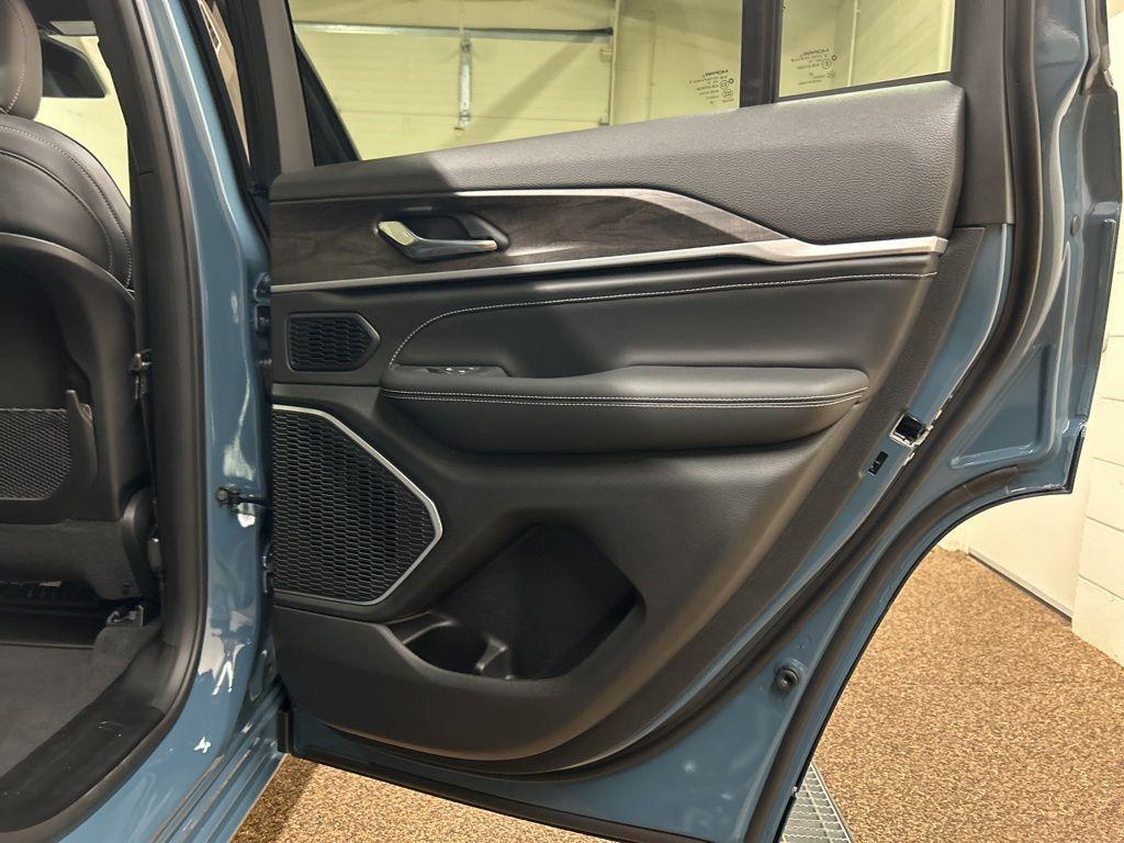 new 2026 Jeep Grand Cherokee car, priced at $50,651
