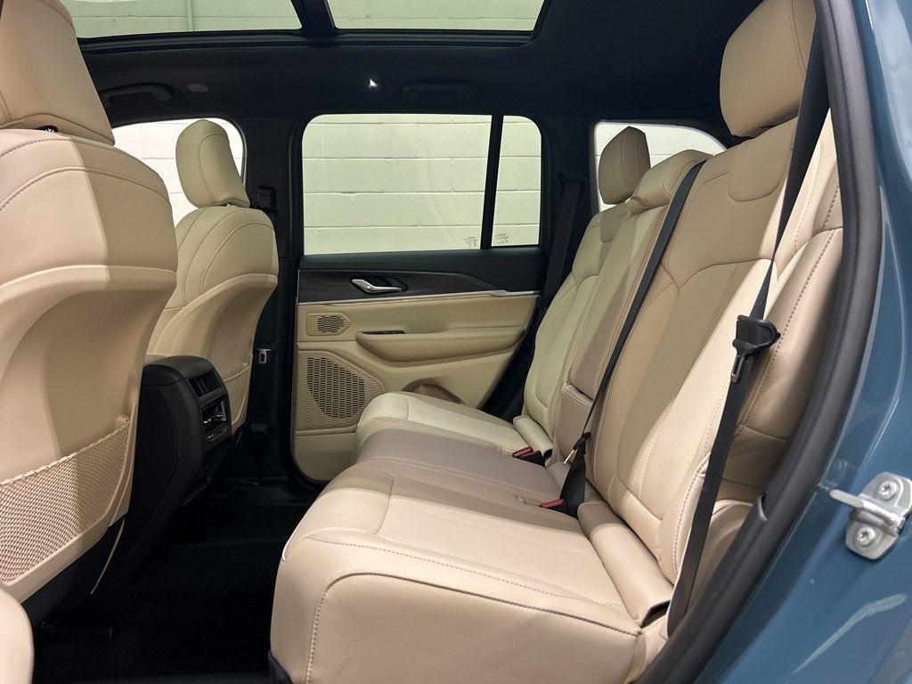 new 2026 Jeep Grand Cherokee car, priced at $49,684