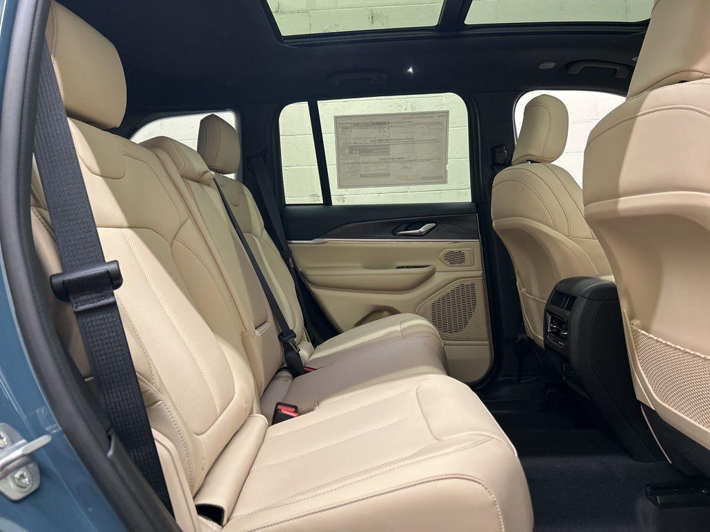new 2026 Jeep Grand Cherokee car, priced at $49,684