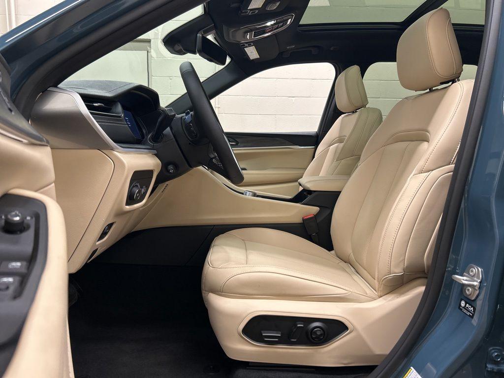new 2026 Jeep Grand Cherokee car, priced at $49,684