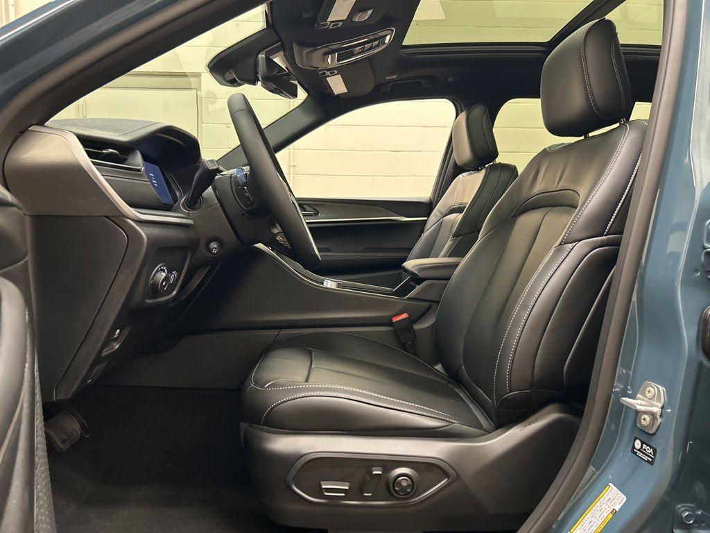 new 2026 Jeep Grand Cherokee car, priced at $49,684