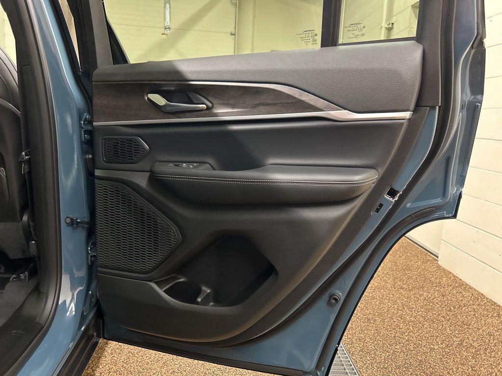 new 2026 Jeep Grand Cherokee car, priced at $49,684