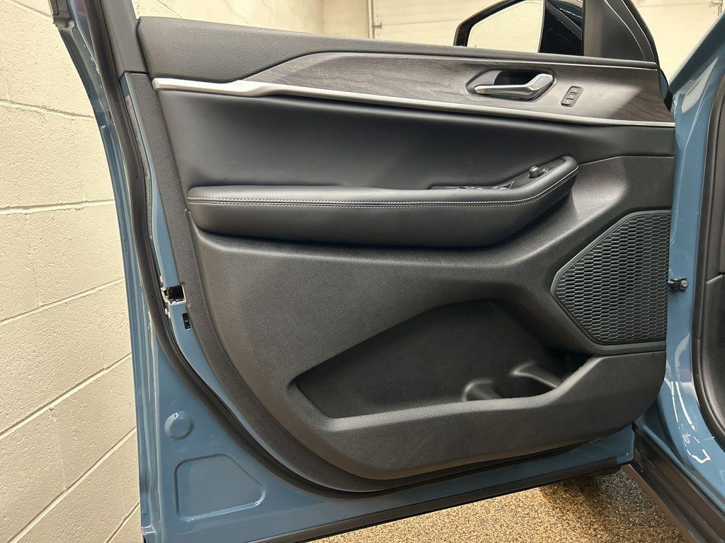new 2026 Jeep Grand Cherokee car, priced at $49,684
