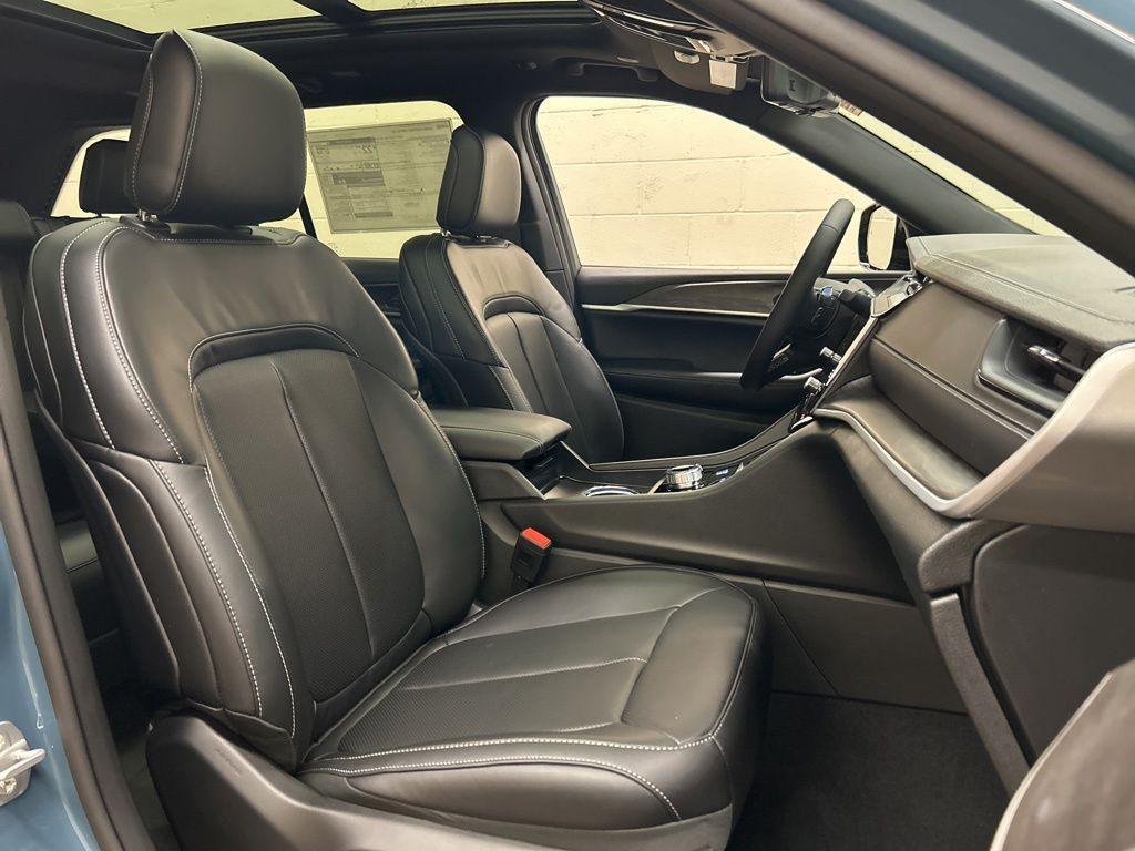 new 2026 Jeep Grand Cherokee car, priced at $49,684