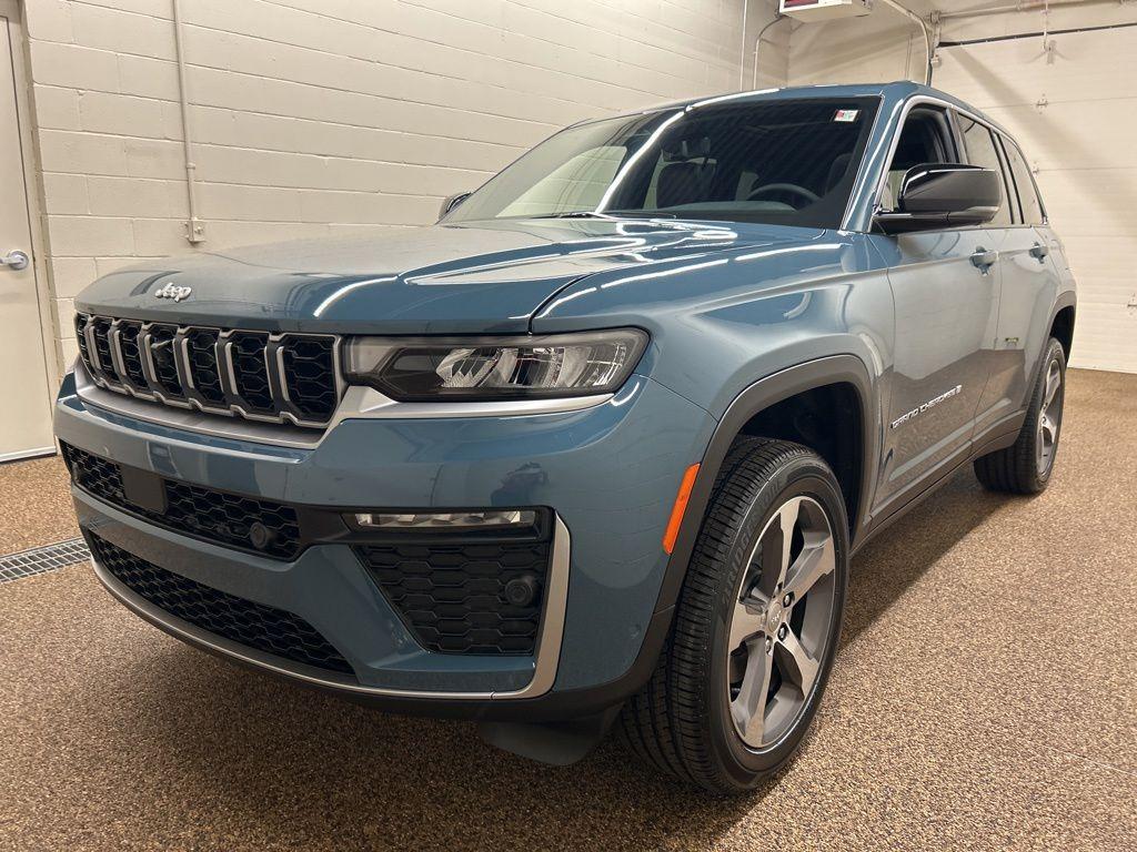 new 2026 Jeep Grand Cherokee car, priced at $49,684