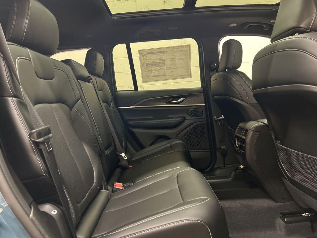 new 2026 Jeep Grand Cherokee car, priced at $49,684