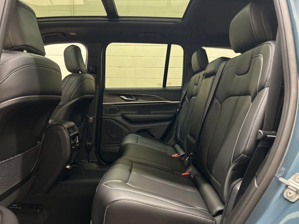 new 2026 Jeep Grand Cherokee car, priced at $49,684