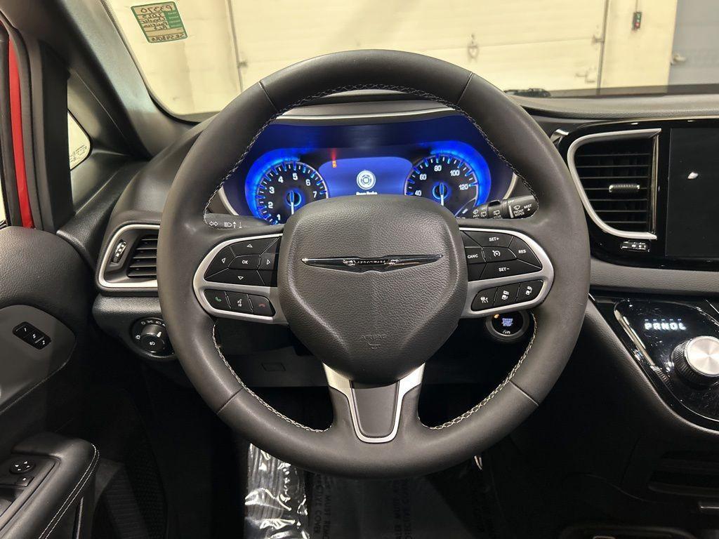 used 2025 Chrysler Pacifica car, priced at $32,000