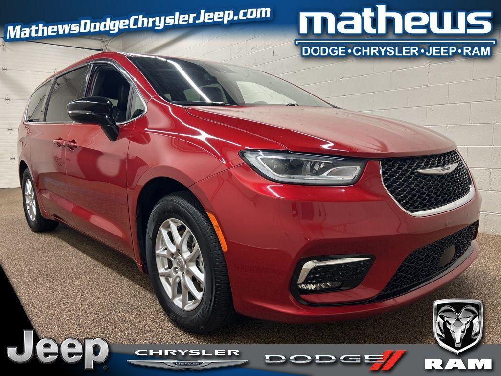 used 2025 Chrysler Pacifica car, priced at $32,000