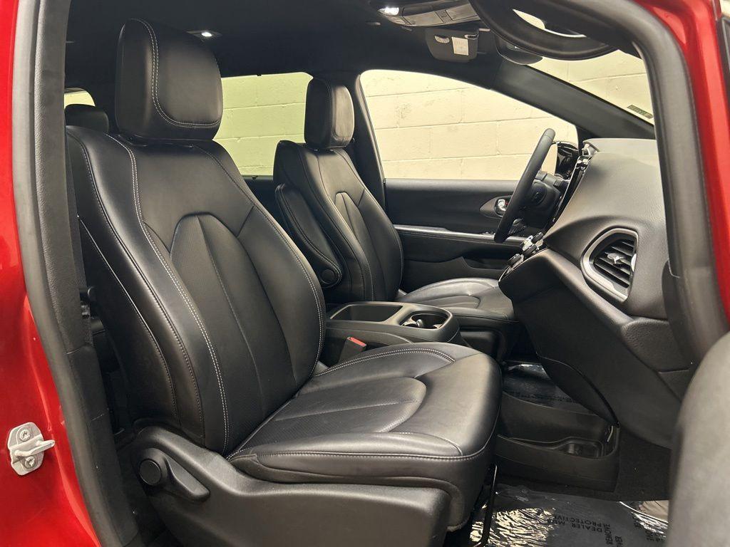 used 2025 Chrysler Pacifica car, priced at $32,000