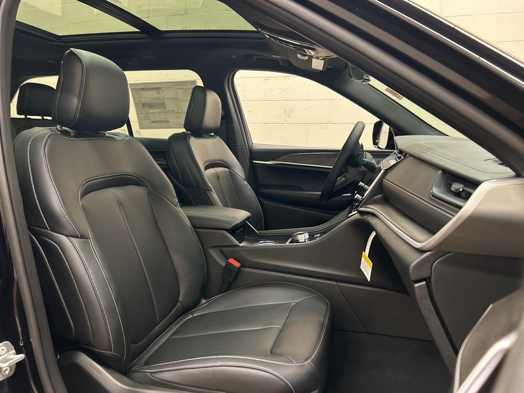 new 2026 Jeep Grand Cherokee car, priced at $48,095