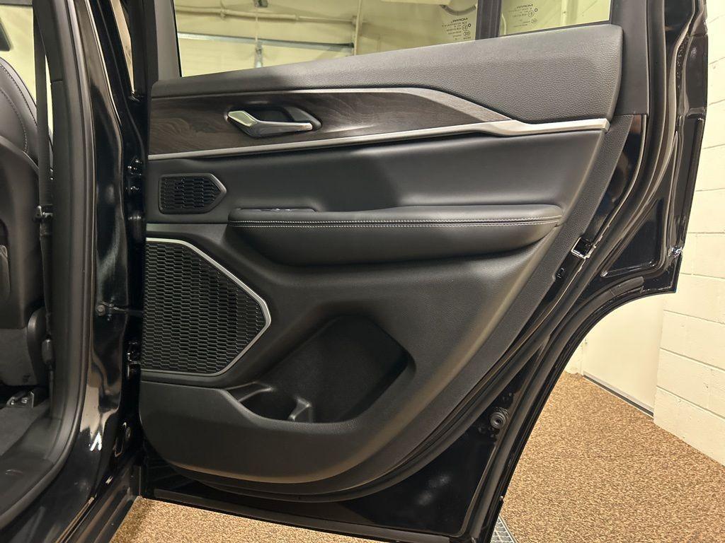 new 2026 Jeep Grand Cherokee car, priced at $48,095