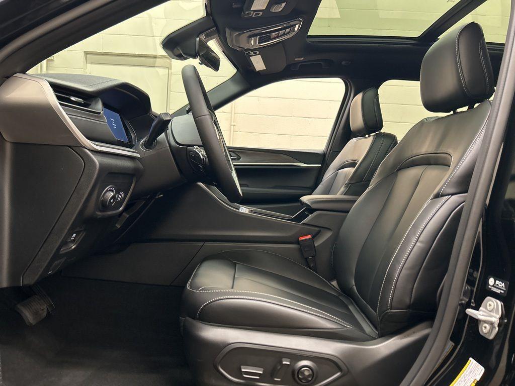 new 2026 Jeep Grand Cherokee car, priced at $48,095