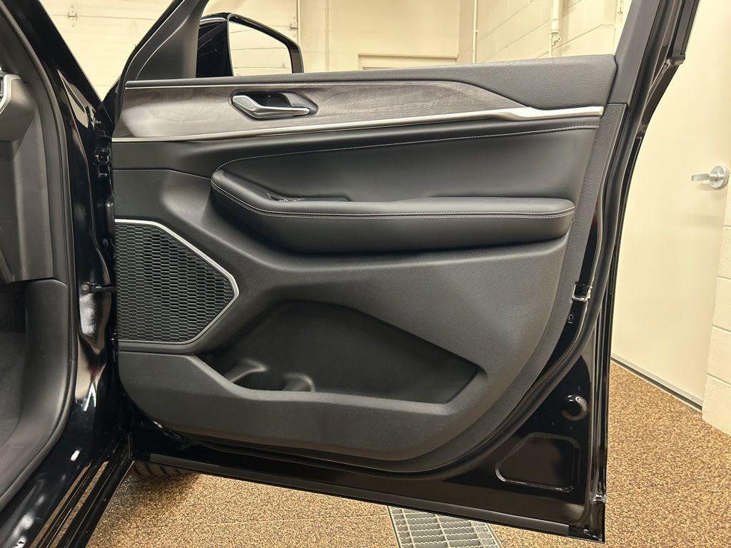 new 2026 Jeep Grand Cherokee car, priced at $51,187