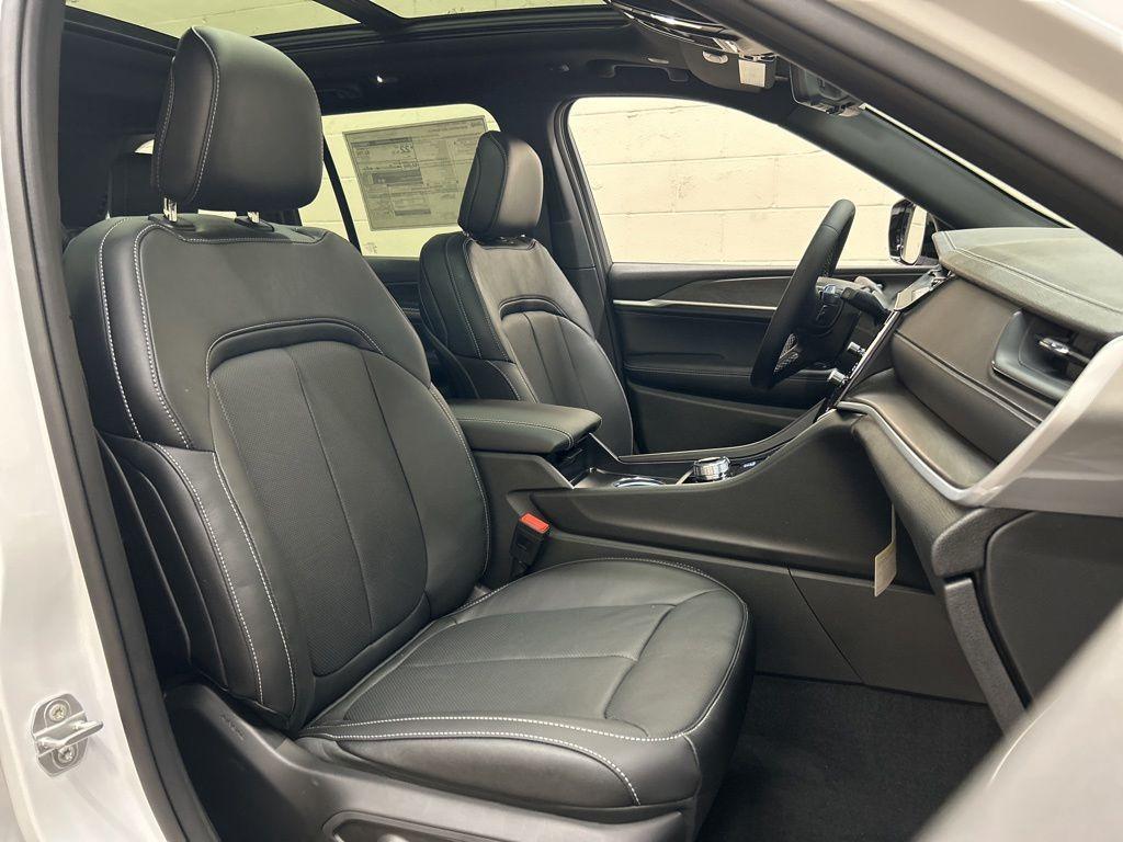 new 2026 Jeep Grand Cherokee car, priced at $50,651