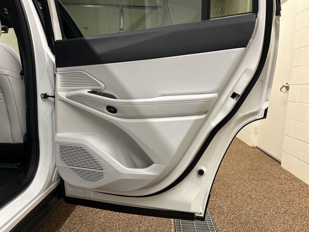new 2026 Jeep Cherokee car, priced at $42,903
