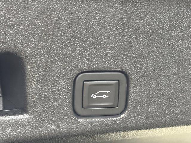 used 2024 Chevrolet Traverse car, priced at $38,993