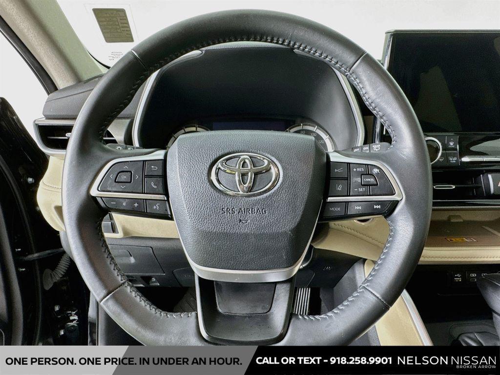 used 2024 Toyota Highlander car, priced at $38,618